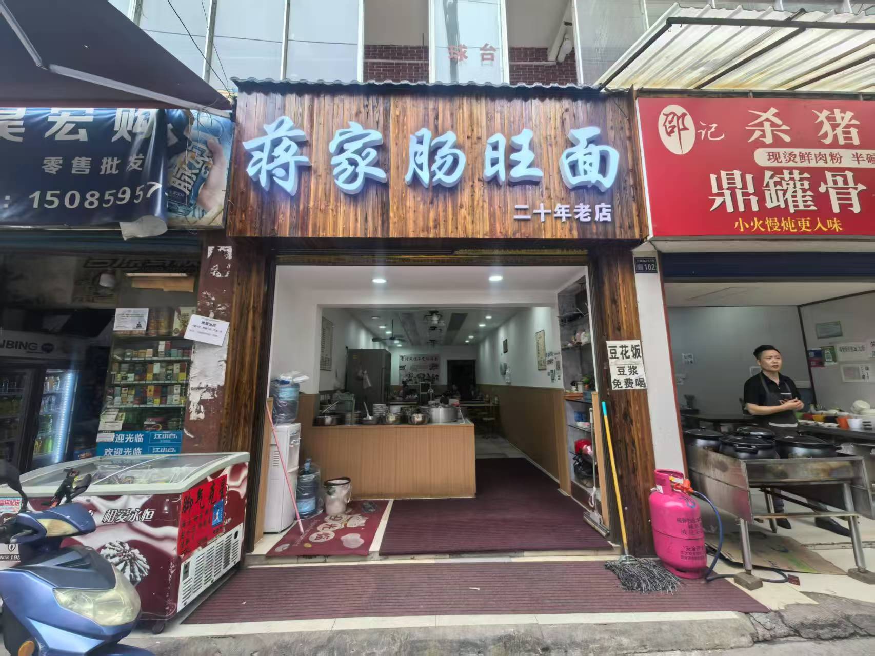 蔡家关理工学院学生市旁面馆转让
