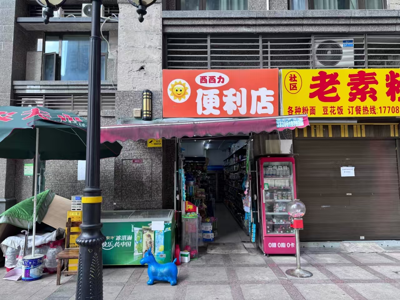 小河翡翠华庭单元楼出入口60平双门头...