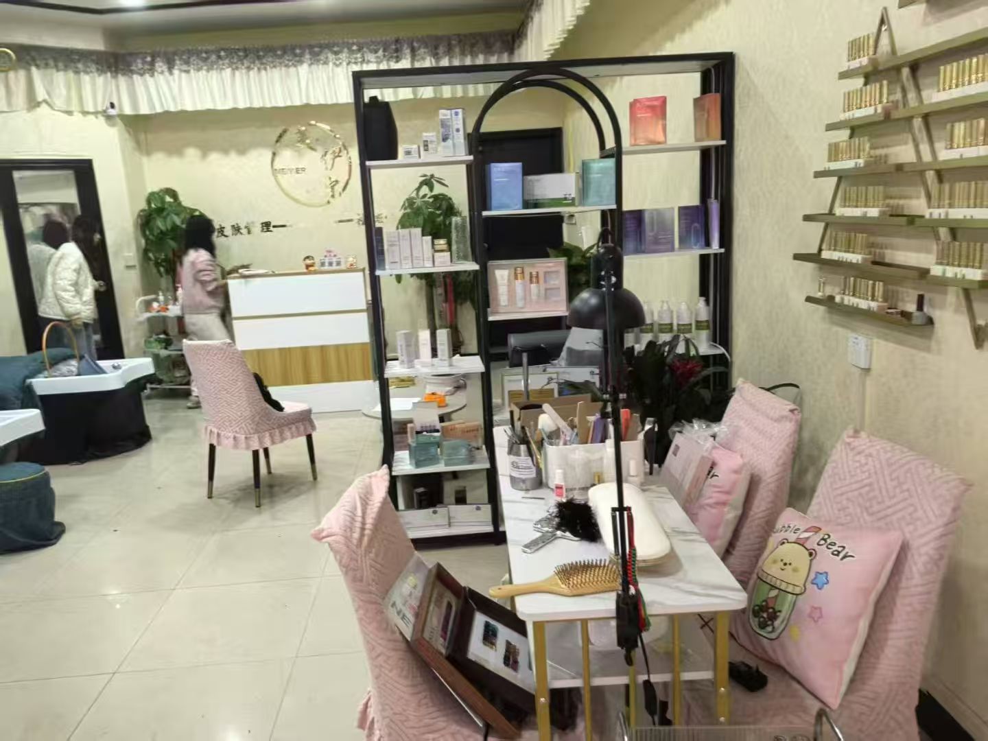 几百回头客商圈服装店捡漏