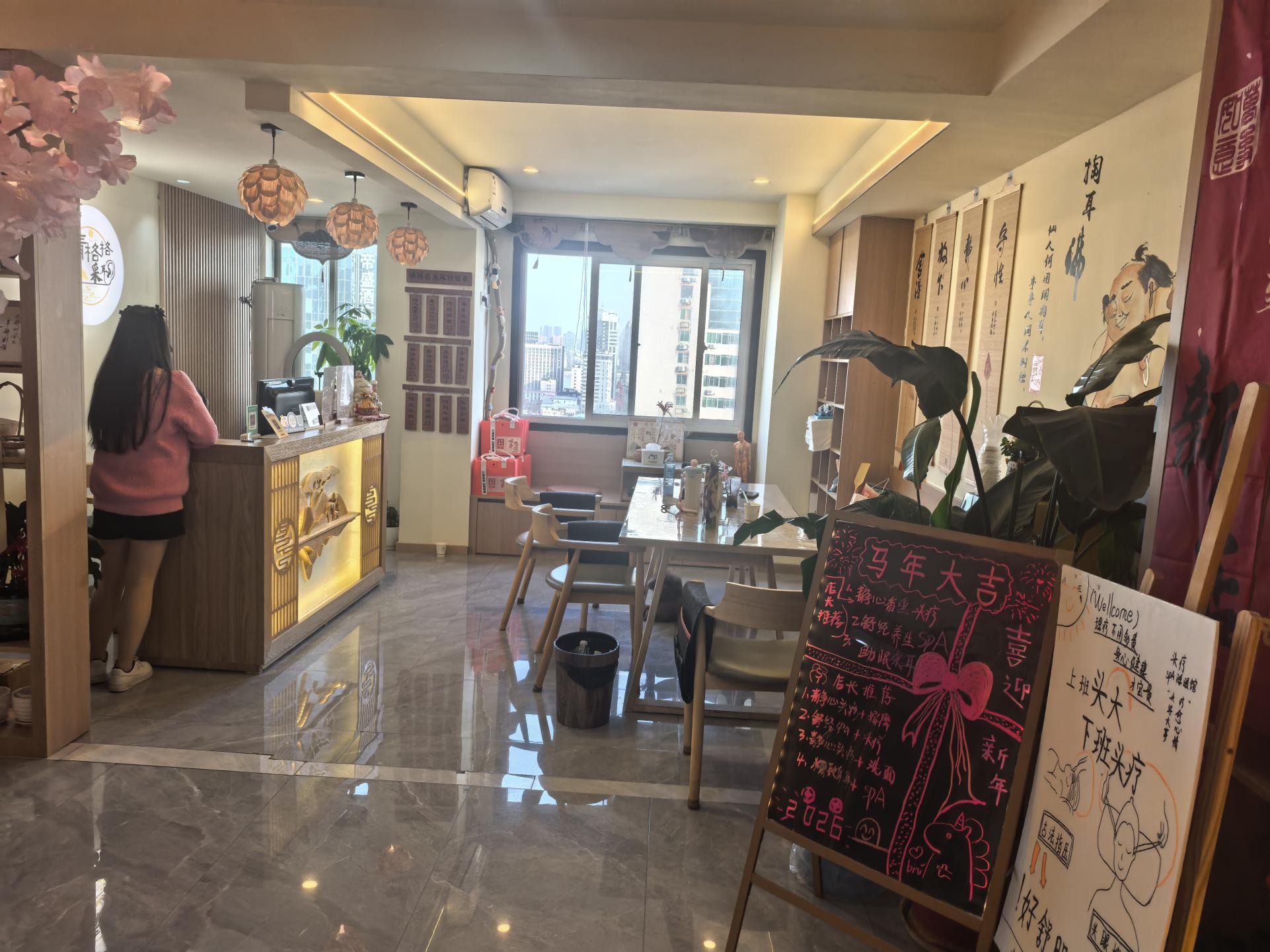 江汉区步行街俊华大厦A座采耳店急转