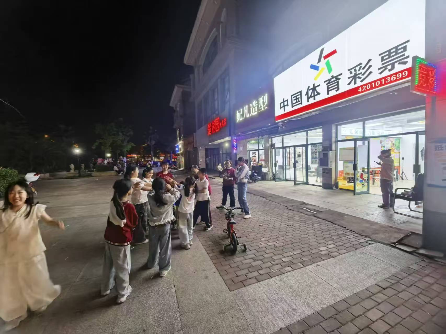 黄陂区盘龙大道颐景康城小区体育彩票店转让...