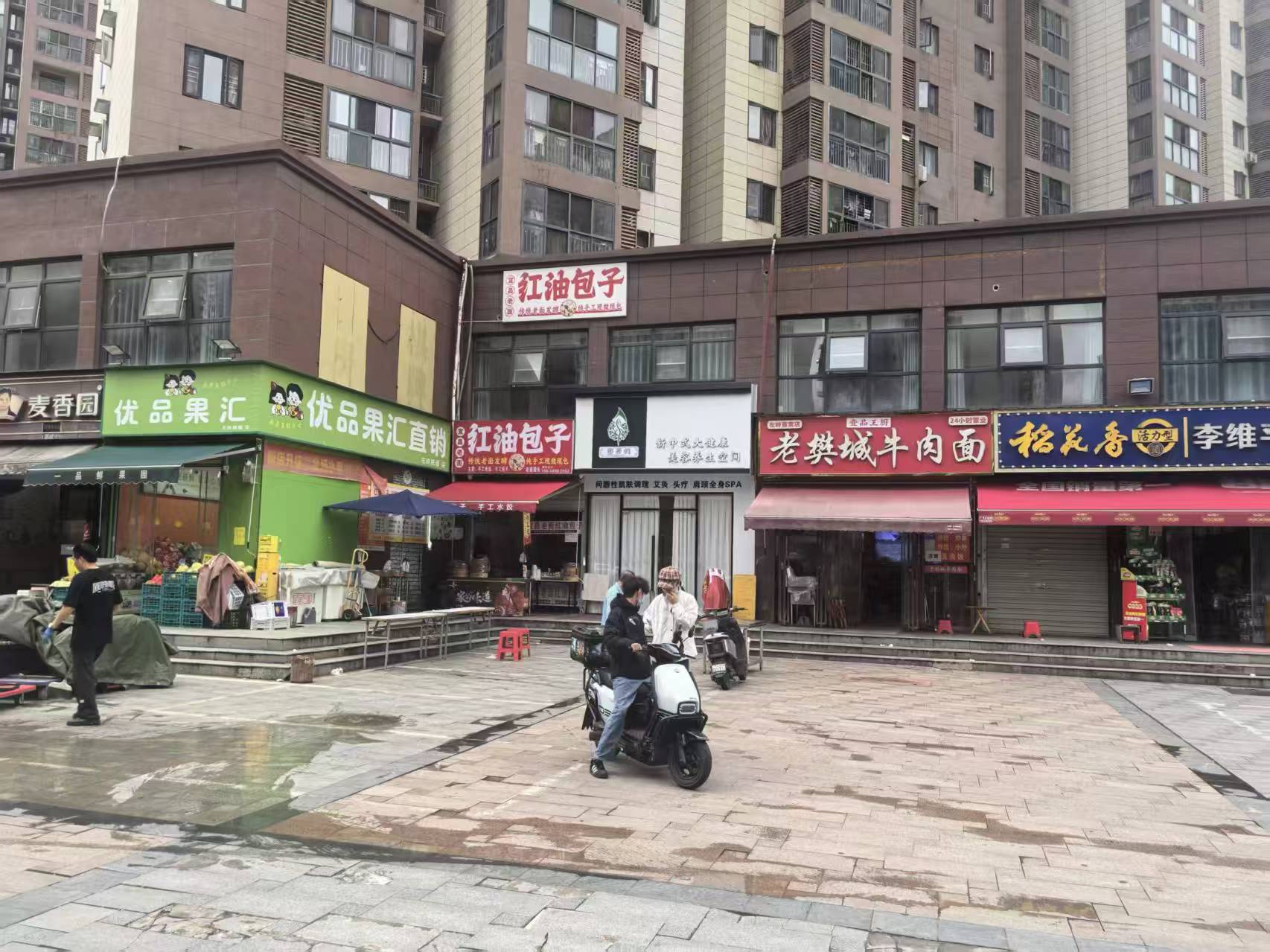 左岭新城白浒社区东南门口120平双门...
